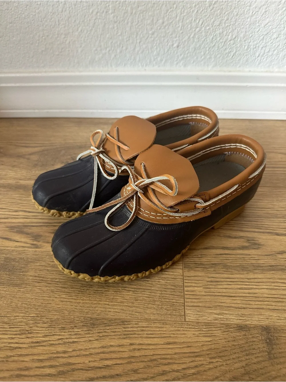 Women’s LL Bean Bean Boots Rubber Mocs Size 7 Tan/Bright Navy/Gum